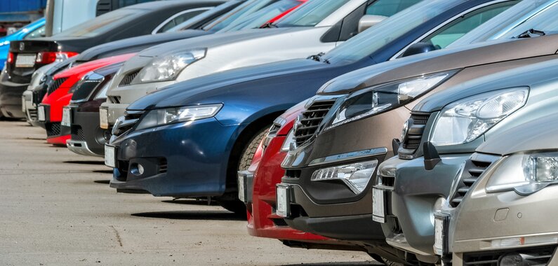 Parkende Autos